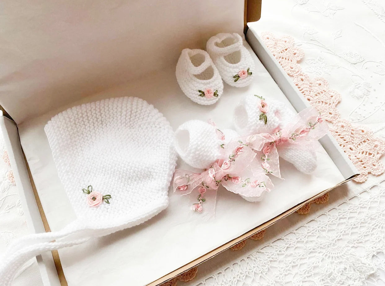 BONNET, BOOTIES & SHOES KNIT SET